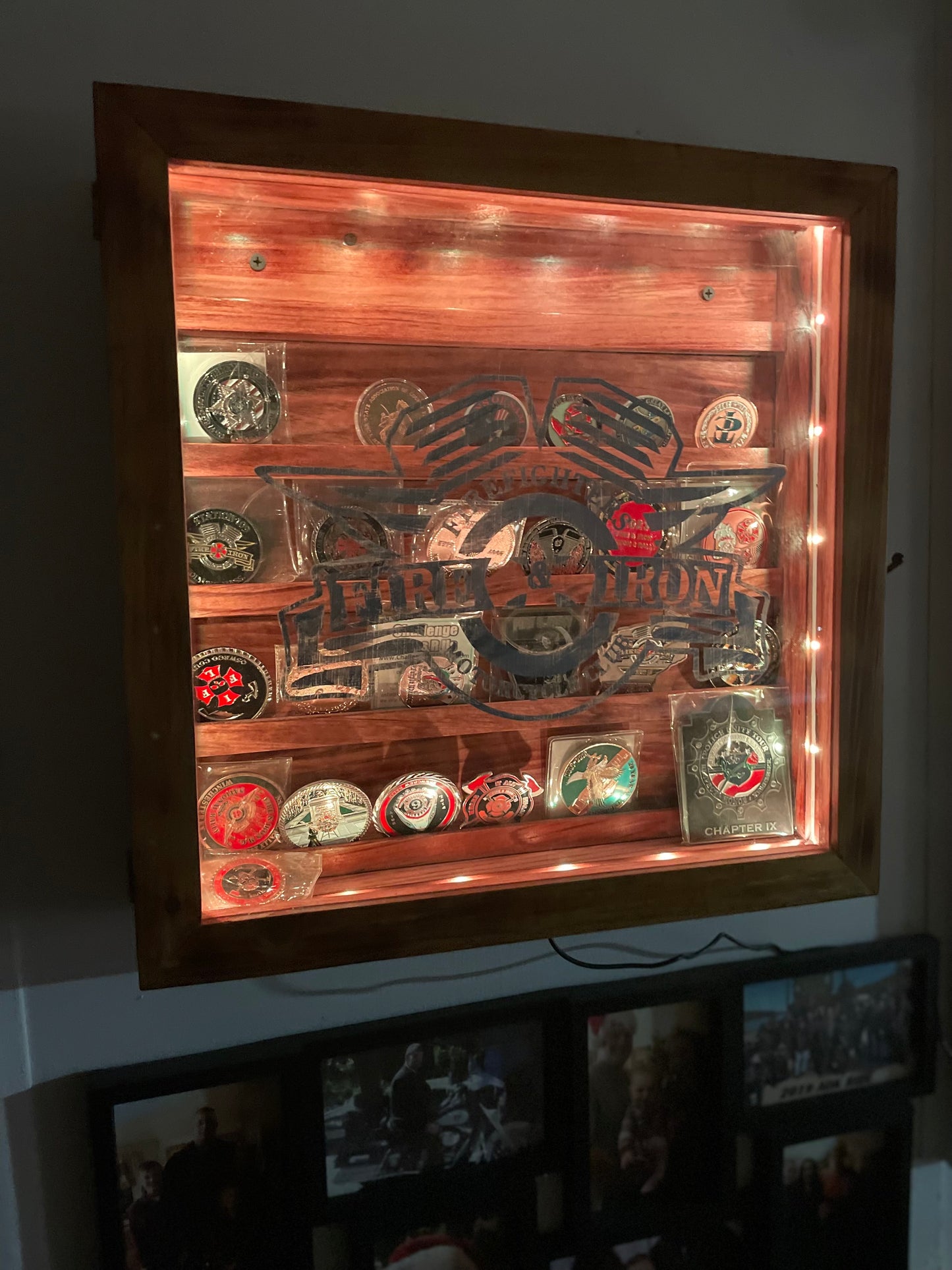 Lighted challenge coin display