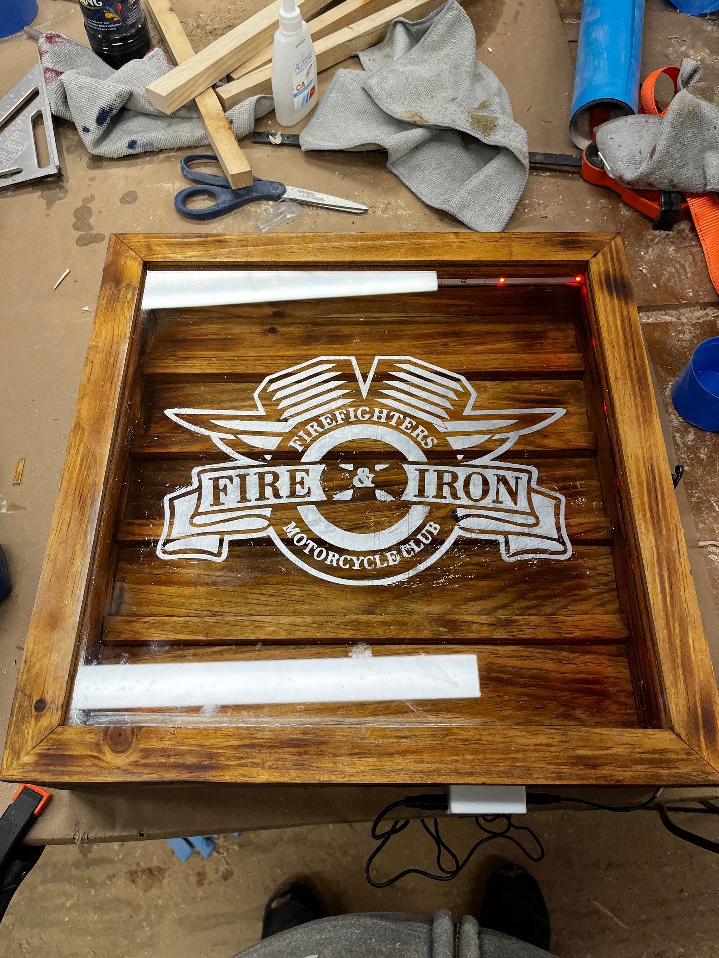 Lighted challenge coin display