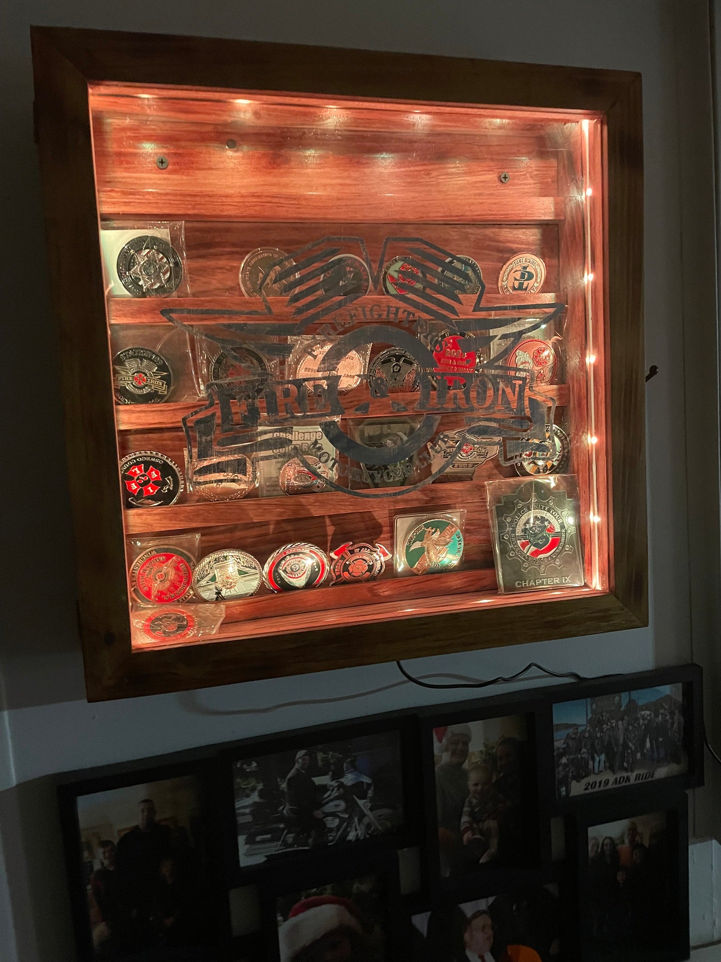 Lighted challenge coin display